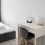 Wierzbno Modern By Bookinghost דירה