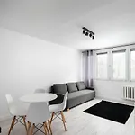 Wierzbno Modern By Bookinghost דירה