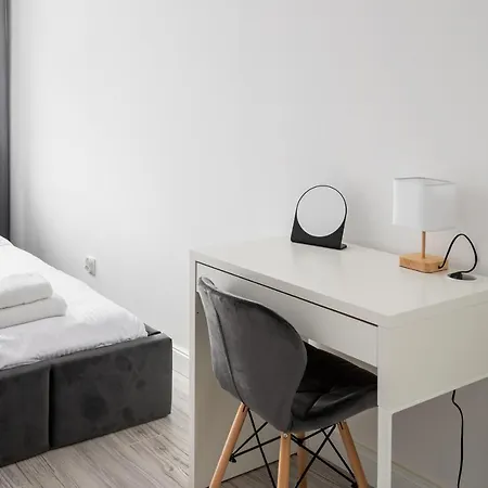 Wierzbno Modern By Bookinghost Apartamento